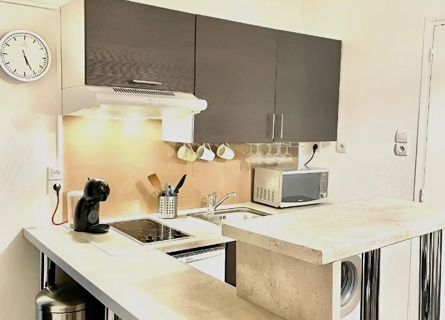 Cozy Studio Chatelet Apartment Paris