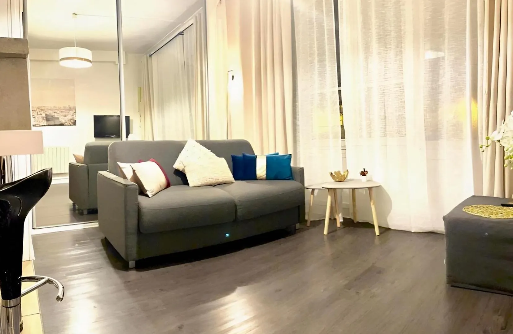Cozy Studio Chatelet Apartment Paris